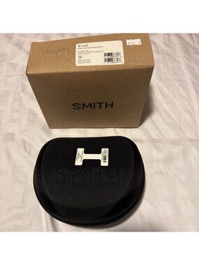 Smith Vert Matte Black ChromaPop Black Sunglasses  With Extra Lens NIB